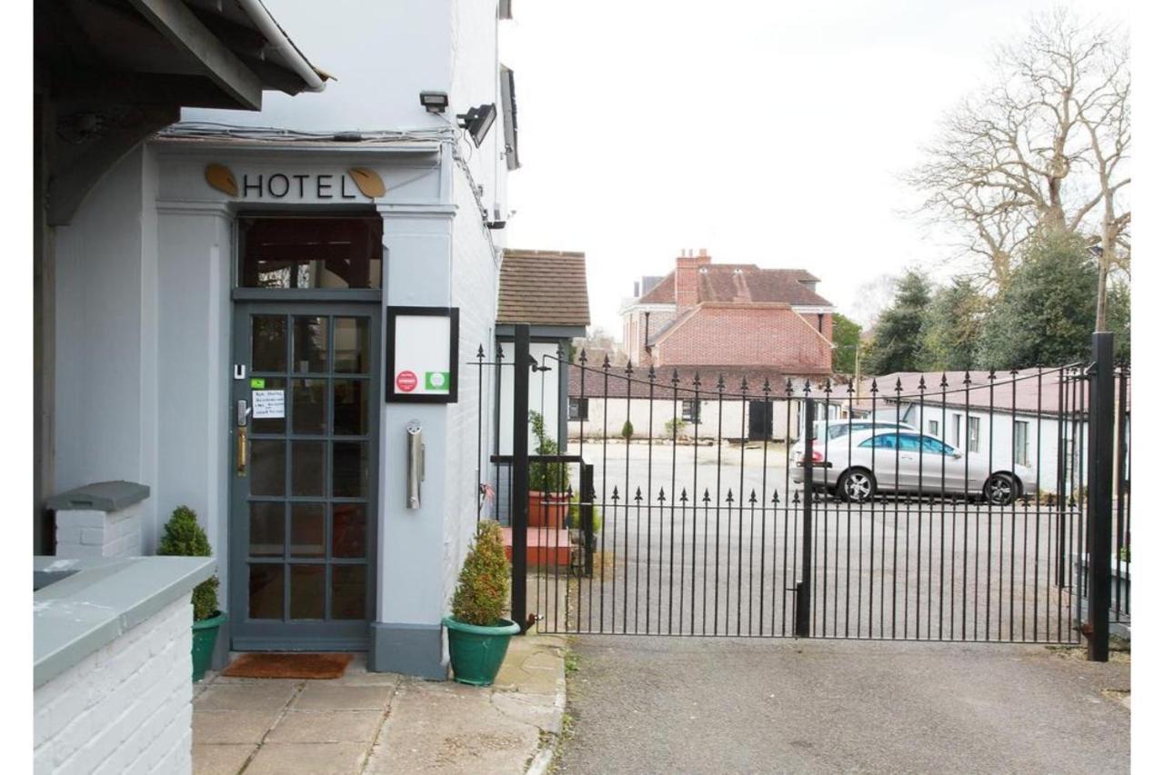Hampton Court Hotel East Molesey Buitenkant foto
