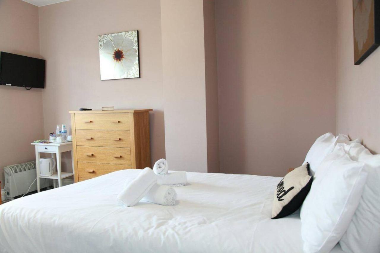 Hampton Court Hotel East Molesey Buitenkant foto