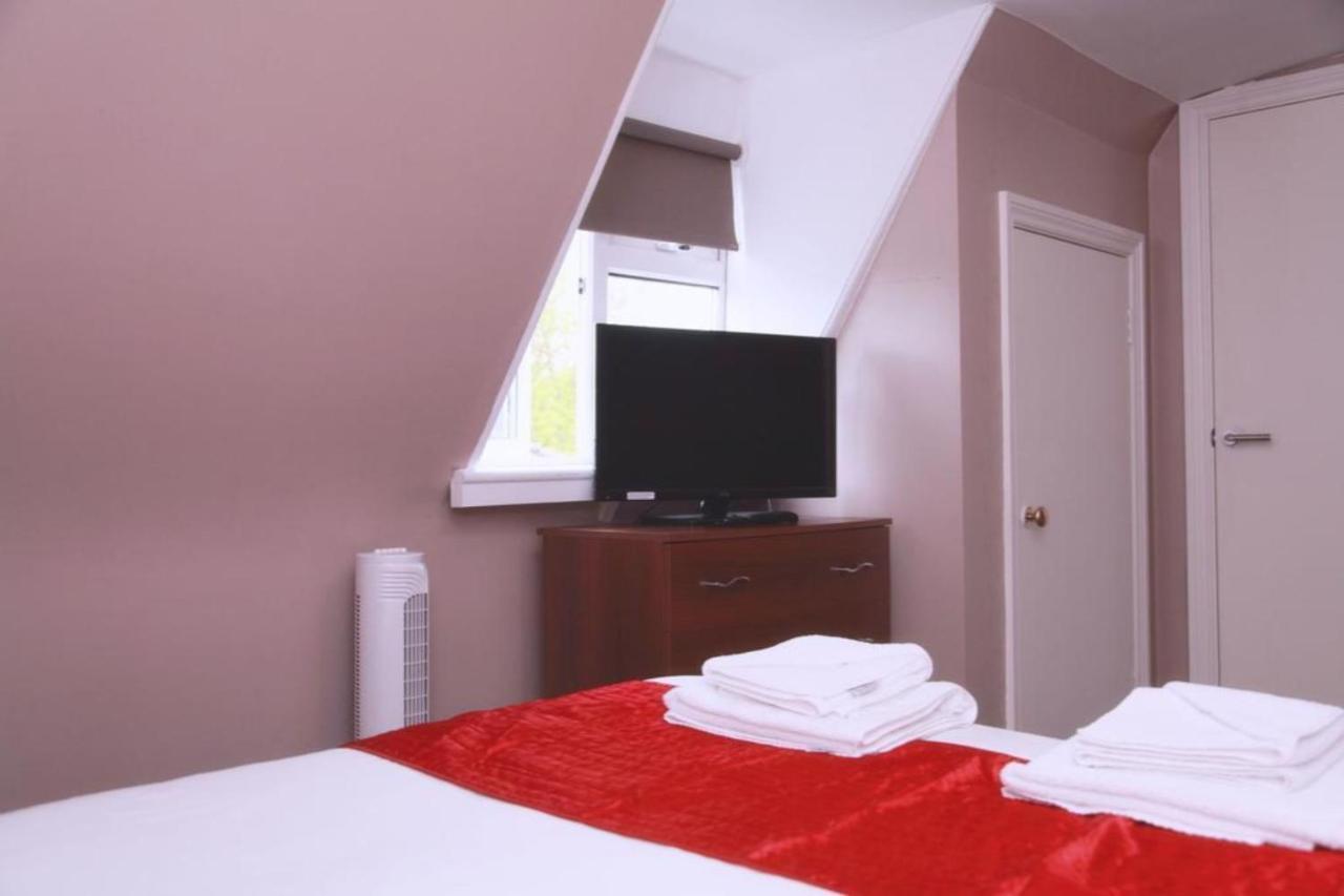 Hampton Court Hotel East Molesey Buitenkant foto