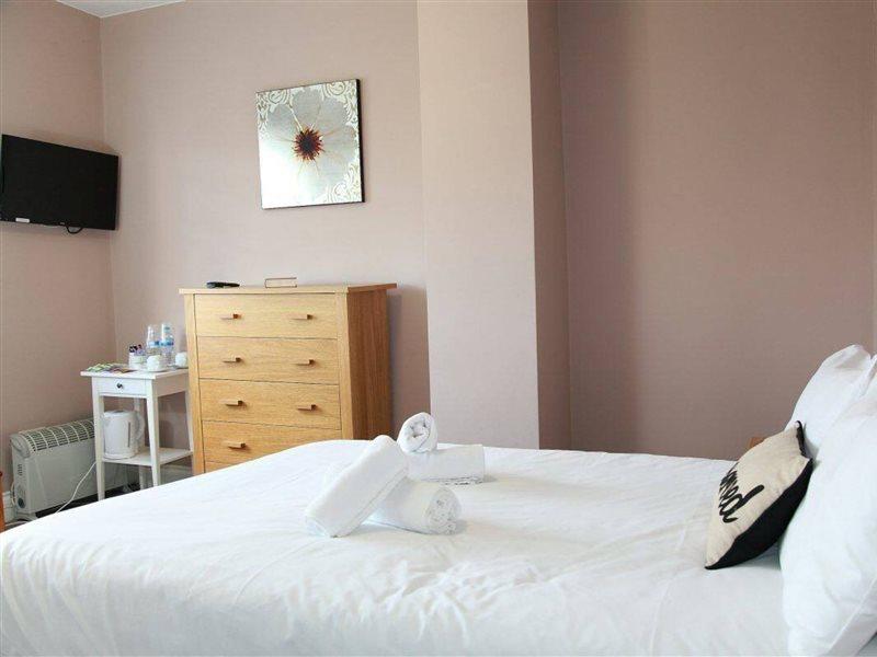 Hampton Court Hotel East Molesey Buitenkant foto