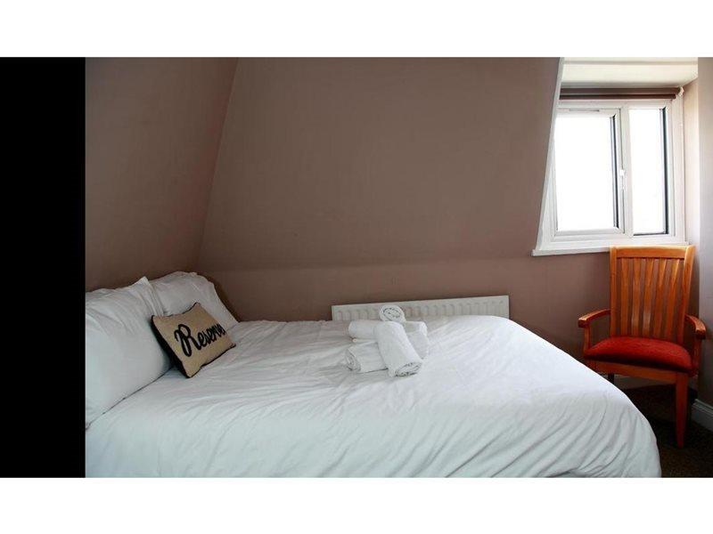 Hampton Court Hotel East Molesey Buitenkant foto